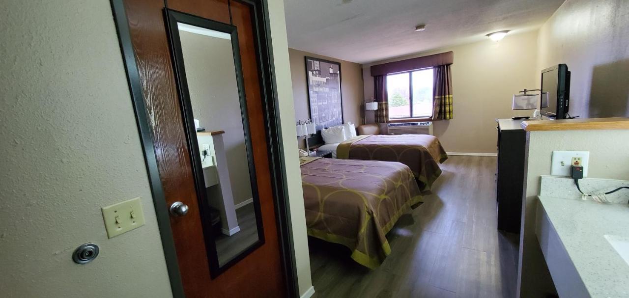 Hotel Super 8 By Wyndham Paris Esterno foto